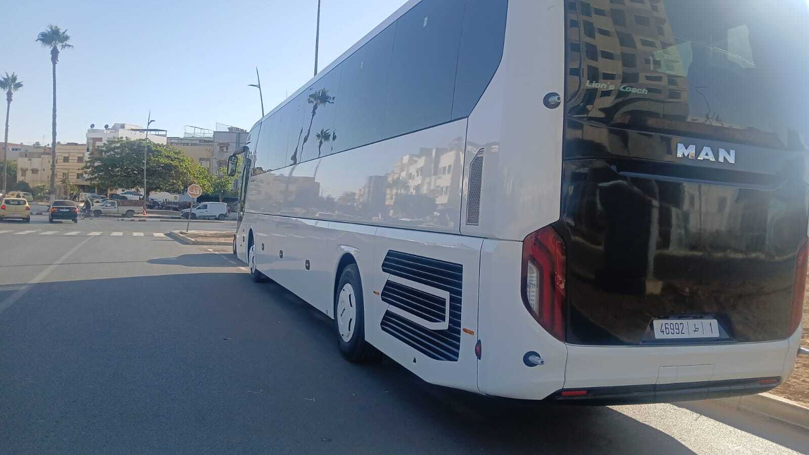 vehicles.items.mercedesElegantSedan.title